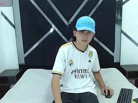 Snapshot of Tom_0001 chatting on 10.25.25 Tom 0001 online show from 10.25.25