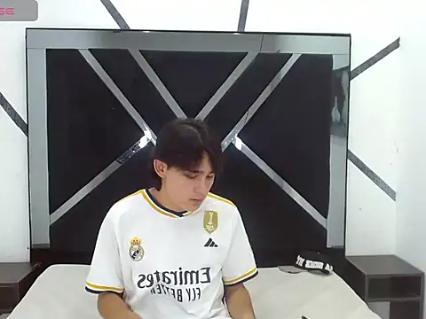 Snapshot of Tom_0001 chatting on 10.27.25 Tom 0001 online show from 10.27.25