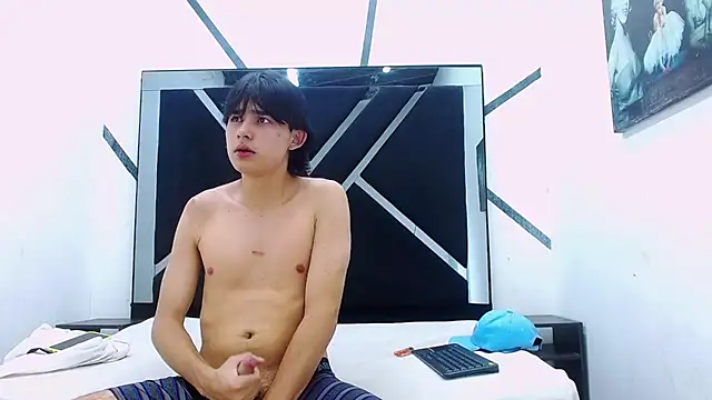 Snapshot of Tom_0001 chatting on 10.29.25 Tom 0001 online show from 10.29.25