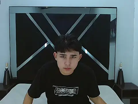 Snapshot of Tom_0001 chatting on 12.16.25 Tom 0001 online show from 12.16.25