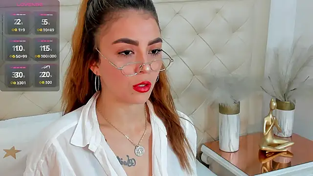 Snapshot of lucia_lorenz chatting on 10.24.25 lucia lorenz online show from 10.24.25