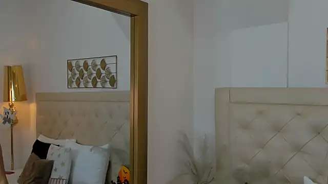 Snapshot of lucia_lorenz chatting on 10.30.25 lucia lorenz online show from 10.30.25