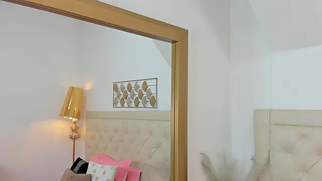 Snapshot of lucia_lorenz chatting on 11.06.25 lucia lorenz online show from 11.06.25