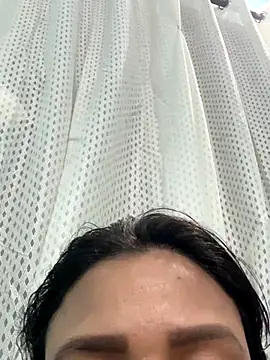 Snapshot of heenashai chatting on 11.02.25 heenashai online show from 11.02.25