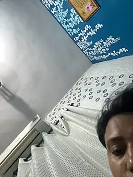 Snapshot of heenashai chatting on 11.04.25 heenashai online show from 11.04.25