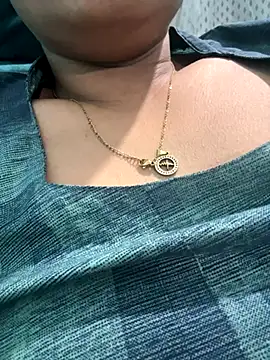 Snapshot of heenashai chatting on 11.16.25 heenashai online show from 11.16.25