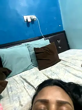 Snapshot of heenashai chatting on 11.24.25 heenashai online show from 11.24.25