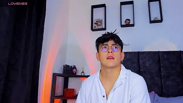Snapshot of Theo_Noxxx chatting on 10.19.25 Theo Noxxx online show from 10.19.25