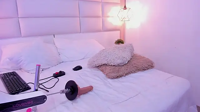 Snapshot of Sofia_clk chatting on 11.16.25 Sofia clk online show from 11.16.25