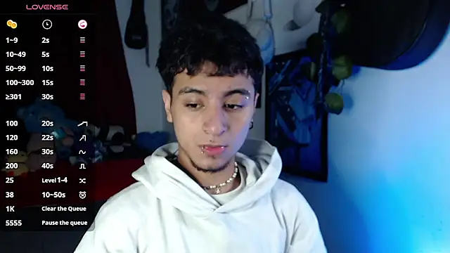 Snapshot of lukaOnline_ chatting on 10.20.25 lukaOnline online show from 10.20.25