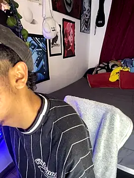 Snapshot of lukaOnline_ chatting on 10.24.25 lukaOnline online show from 10.24.25