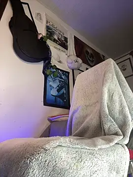 Snapshot of lukaOnline_ chatting on 11.20.25 lukaOnline online show from 11.20.25