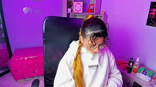 EmiliRouse  online show from 11.22.25