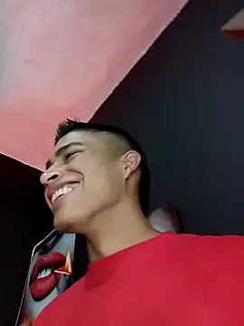 Snapshot of Emiliano_Reyes chatting on 11.16.25 Emiliano Reyes online show from 11.16.25