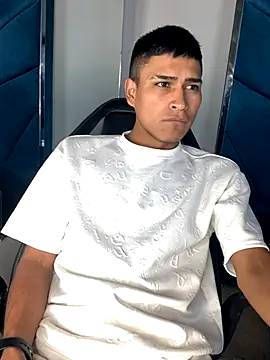 Snapshot of Emiliano_Reyes chatting on 11.22.25 Emiliano Reyes online show from 11.22.25