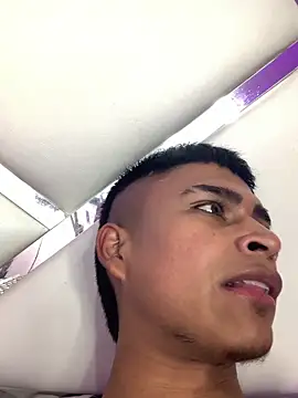 Snapshot of Emiliano_Reyes chatting on 11.23.25 Emiliano Reyes online show from 11.23.25