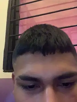 Snapshot of Emiliano_Reyes chatting on 11.25.25 Emiliano Reyes online show from 11.25.25