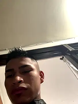 Snapshot of Emiliano_Reyes chatting on 11.30.25 Emiliano Reyes online show from 11.30.25