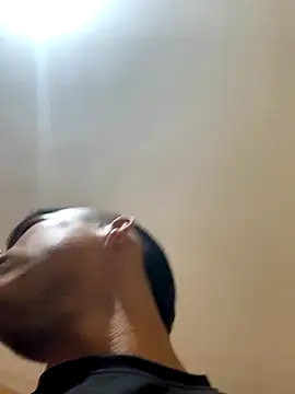 Snapshot of Emiliano_Reyes chatting on 11.30.25 Emiliano Reyes online show from 11.30.25