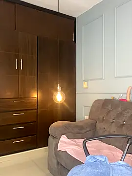 Snapshot of Orianabluee_ chatting on 11.20.25 Orianabluee online show from 11.20.25