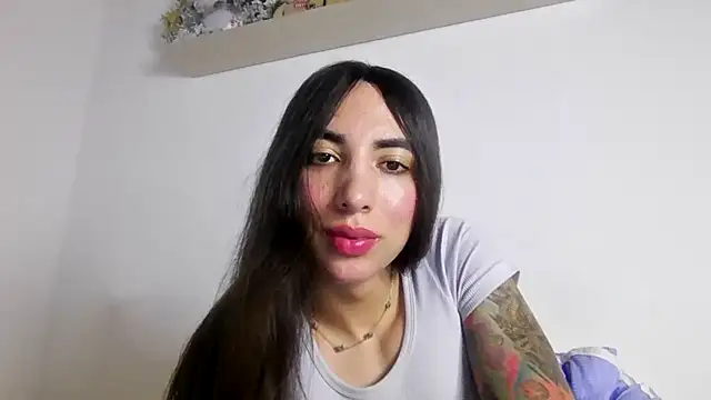 Snapshot of valeriahornier chatting on 05.14.26 valeriahornier online show from 05.14.26