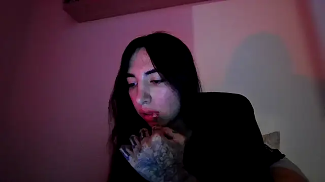 Snapshot of valeriahornier chatting on 05.22.26 valeriahornier online show from 05.22.26
