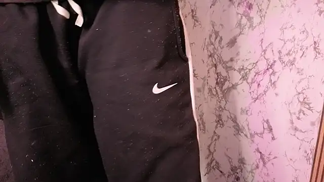 Snapshot of sweetcherryyy_ chatting on 12.03.25 sweetcherryyy online show from 12.03.25