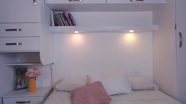 MartiRuis10 online show from 10.25.25