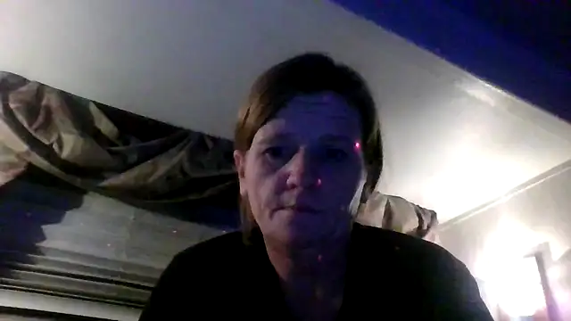 Snapshot of EazyEMLXL chatting on 10.25.25 EazyEMLXL online show from 10.25.25