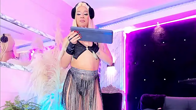 Queens Wonders Blonders online show from 10.26.25