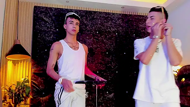 Snapshot of the_fenix_boy chatting on 10.25.25 the fenix boy online show from 10.25.25