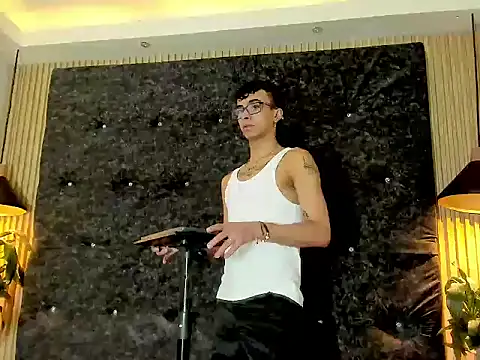 Snapshot of the_fenix_boy chatting on 11.02.25 the fenix boy online show from 11.02.25