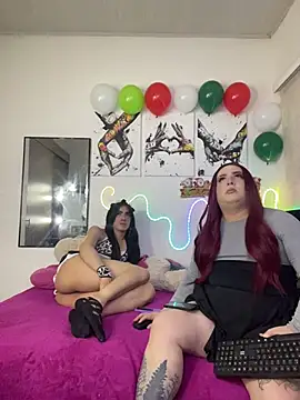 Snapshot of Agattha22 chatting on 11.30.25 Agattha22 online show from 11.30.25