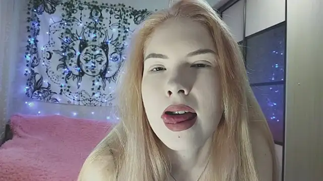 Snapshot of VETT_KITTY chatting on 11.22.25 VETT KITTY online show from 11.22.25