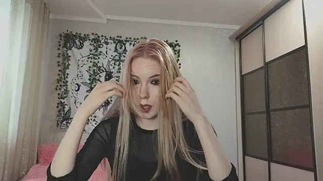 Snapshot of VETT_KITTY chatting on 11.24.25 VETT KITTY online show from 11.24.25