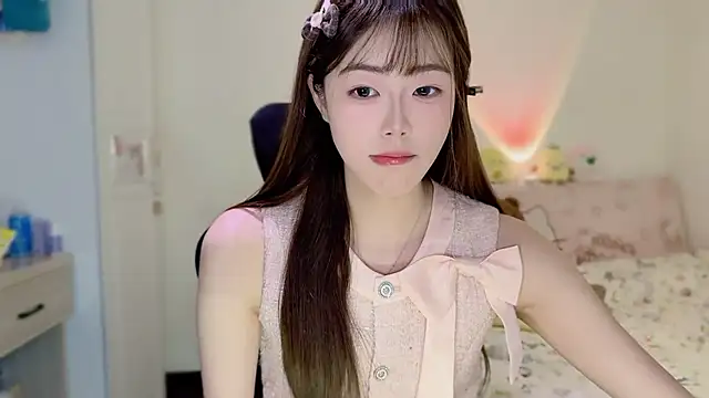 Onecutelittle online show from 12.02.25