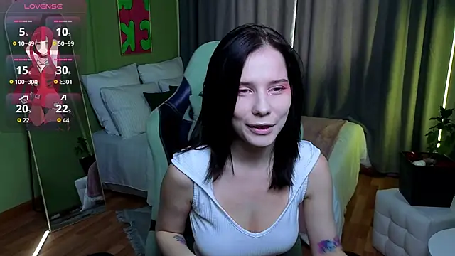 Snapshot of Mell_Hyees chatting on 10.25.25 Mell Hyees online show from 10.25.25