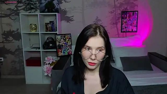 Snapshot of Mell_Hyees chatting on 11.24.25 Mell Hyees online show from 11.24.25