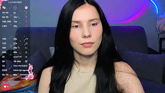 Snapshot of Mell_Hyees chatting on 12.04.25 Mell Hyees online show from 12.04.25