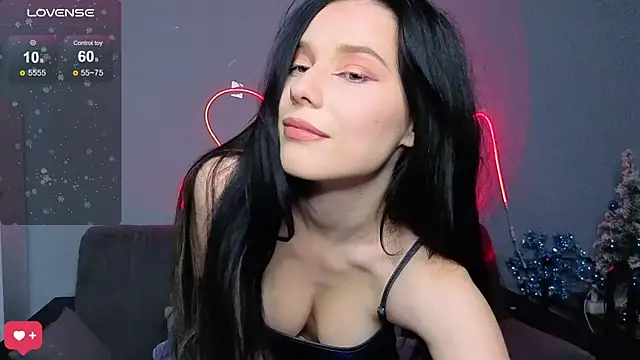 Snapshot of Mell_Hyees chatting on 12.17.25 Mell Hyees online show from 12.17.25