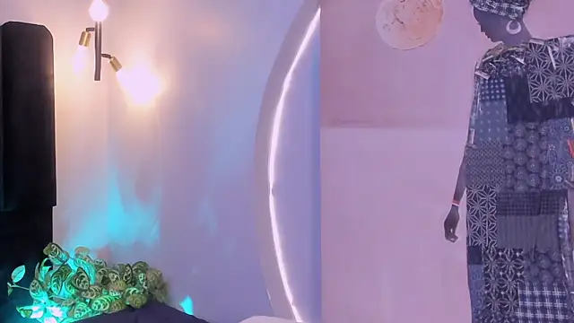 Snapshot of Juli_Casanova chatting on 11.21.25 Juli Casanova online show from 11.21.25