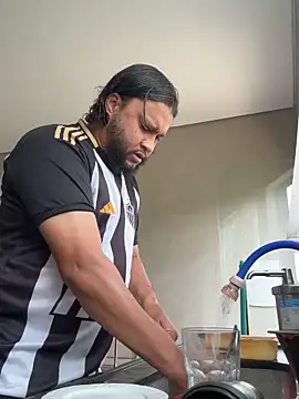 Snapshot of LoboCachorro chatting on 11.04.25 LoboCachorro online show from 11.04.25