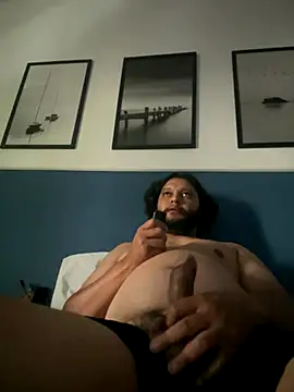 Snapshot of LoboCachorro chatting on 12.04.25 LoboCachorro online show from 12.04.25