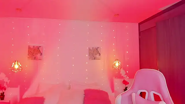 Snapshot of cherryvixen_ chatting on 10.28.25 cherryvixen  online show from 10.28.25