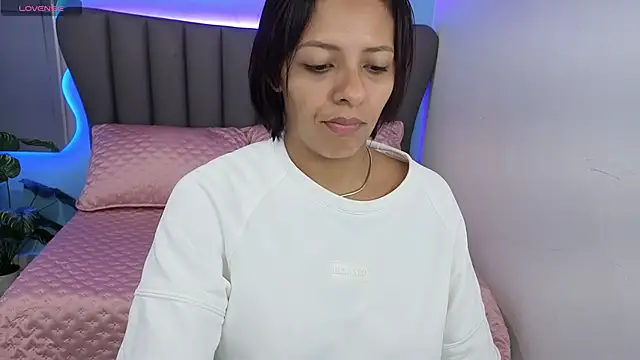 Snapshot of Aria_Russo chatting on 11.14.25 Aria Russo online show from 11.14.25