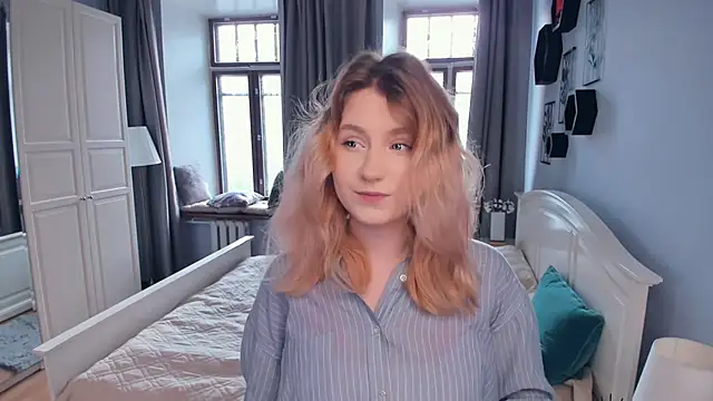 Snapshot of TeganMorenz chatting on 10.30.25 TeganMorenz online show from 10.30.25