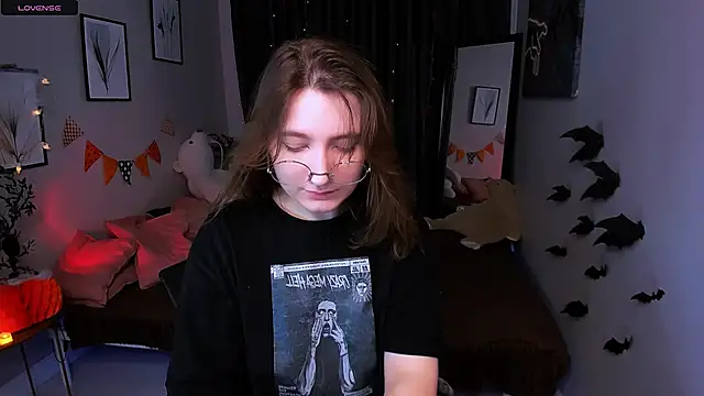 Snapshot of fairy_tara chatting on 10.25.25 fairy tara online show from 10.25.25