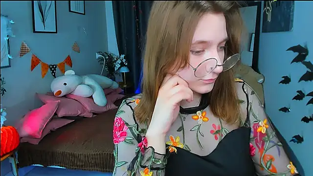 Snapshot of fairy_tara chatting on 10.26.25 fairy tara online show from 10.26.25