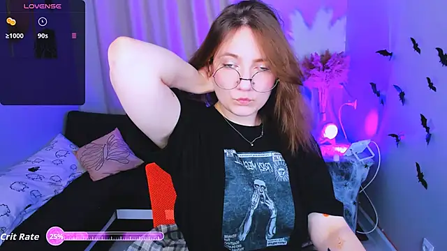 Snapshot of fairy_tara chatting on 10.30.25 fairy tara online show from 10.30.25