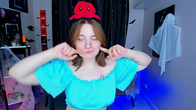 Snapshot of fairy_tara chatting on 11.02.25 fairy tara online show from 11.02.25